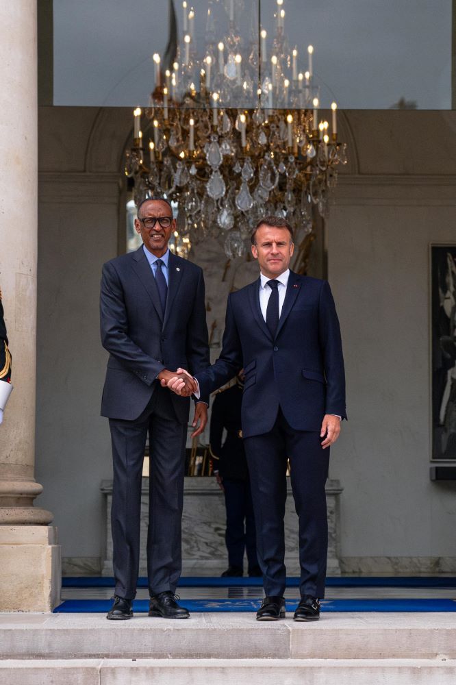President Paul Kagame met with French President Emmanuel Macron on Wednesday morning for discussions on global issues and the fruitful cooperation between Rwanda and France.