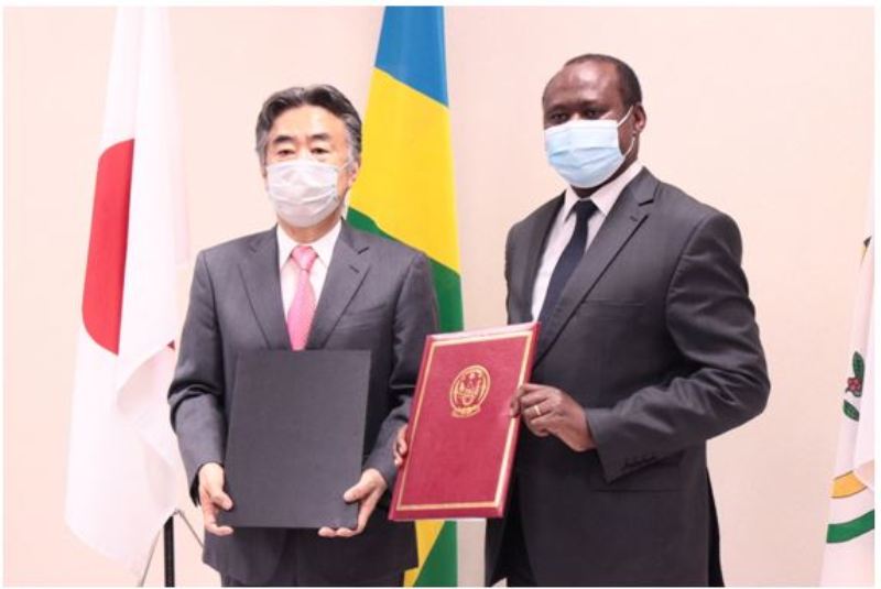 Ambassador Imai and Minister Ndagijimana after signing the agreement on Thursday