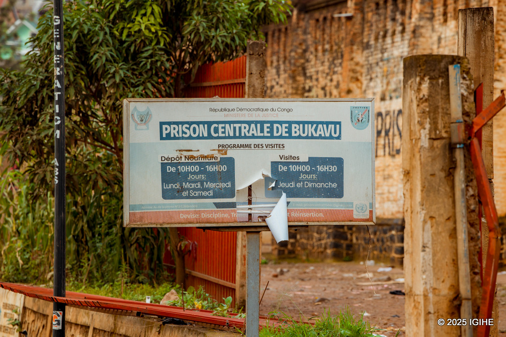 Further down the street, the local prison tells a more dramatic story. More than 2,500 inmates escaped, turning the facility into a scene of chaos.
