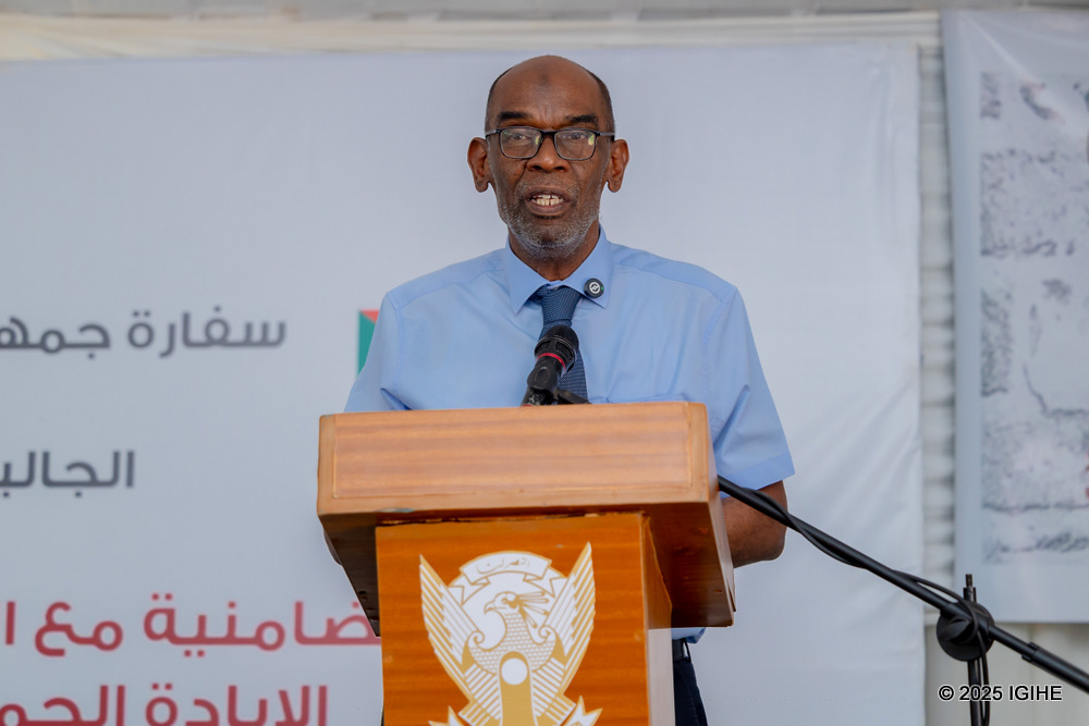 Samir Shaheen, representing Sudanese university lecturers, spoke to his fellow community members.