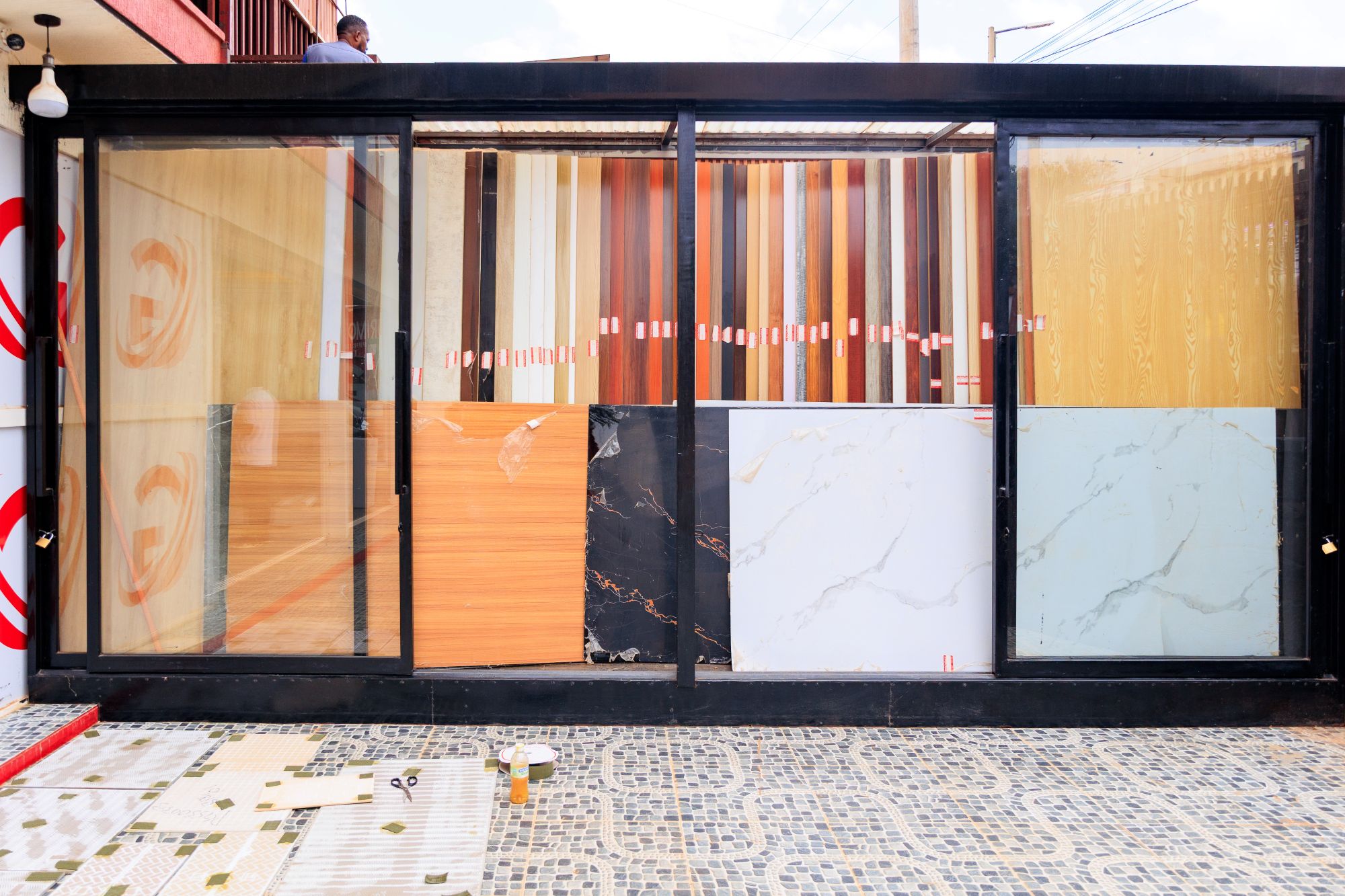 For interior finishing, La Gloire supplies MDF boards commonly used for kitchen cabinets, wardrobes and furniture, along with water-resistant marine boards preferred for areas exposed to moisture.
