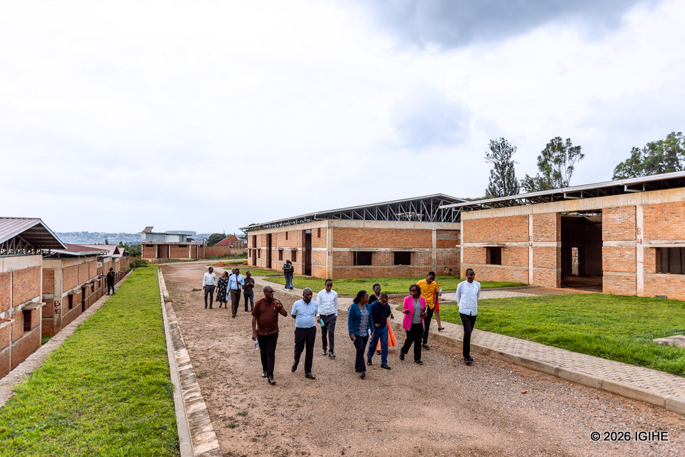During a site visit on Wednesday, members of Parliament’s Committee on Budget and State Patrimony learned that construction stalled due to financial troubles faced by the original contractor, whose parent companies in India went bankrupt, leading to contract termination.
