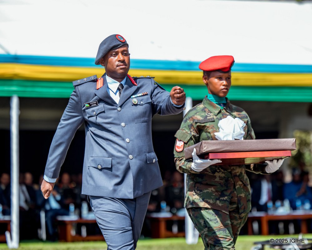 Colonel Dr. Dan Gatsinzi of the RDF was recognised as the overall best-performing student.