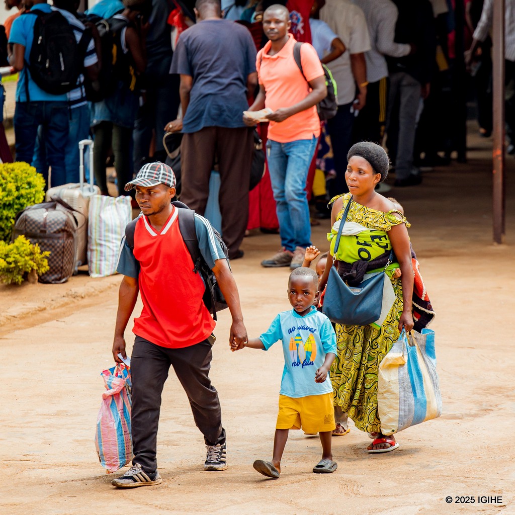 The returnees thanked the Rwandan government for its hospitality and for granting them safe passage home.