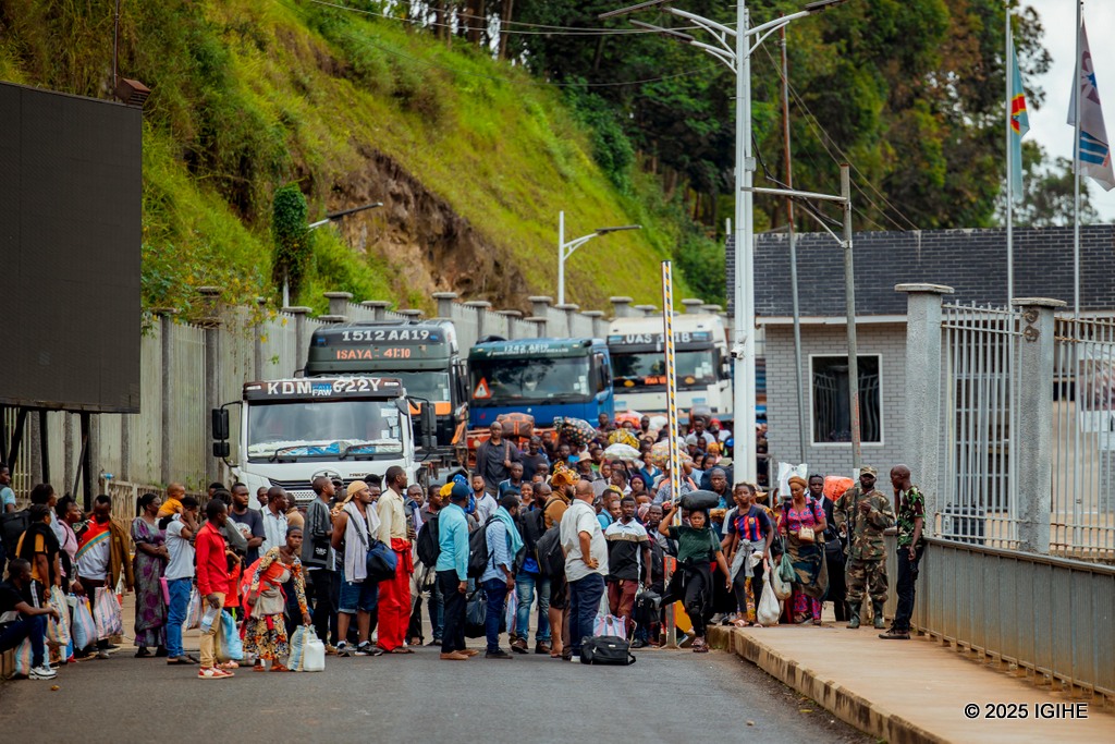Those returning to Bukavu crossed the Rusizi Border I Post, which serves as the main exit point for people leaving Rwanda and the primary entry point for those entering the Democratic Republic of Congo, at around 3 p.m.