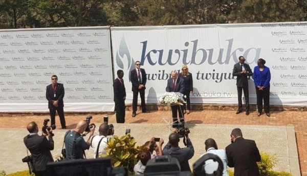 Netanyahu laying wreaths at Gisozi memorial