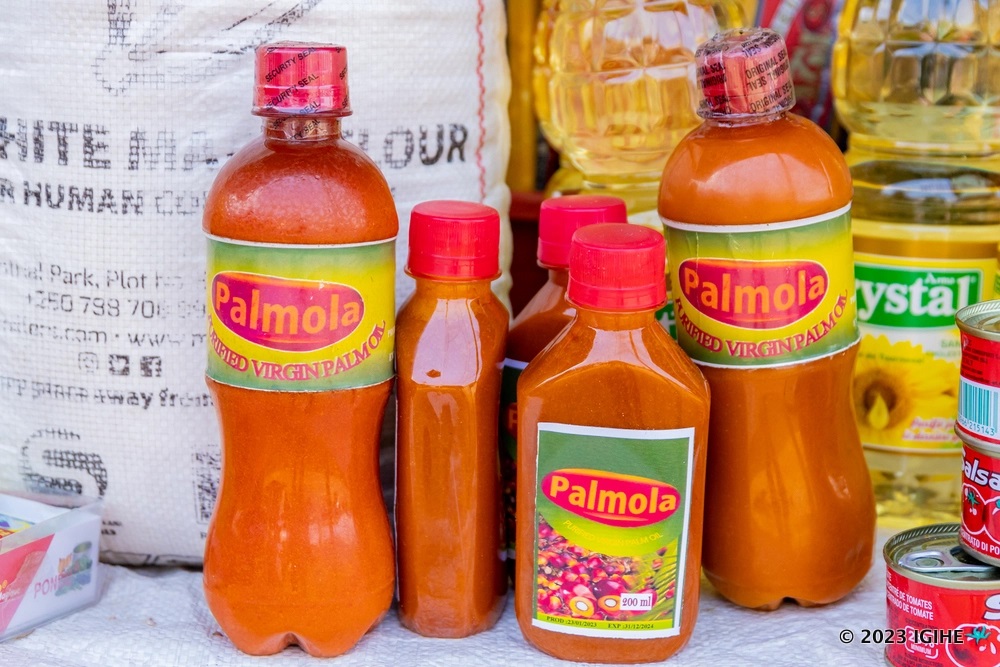 Palm oil from Burundi is among products available in Rwanda. 