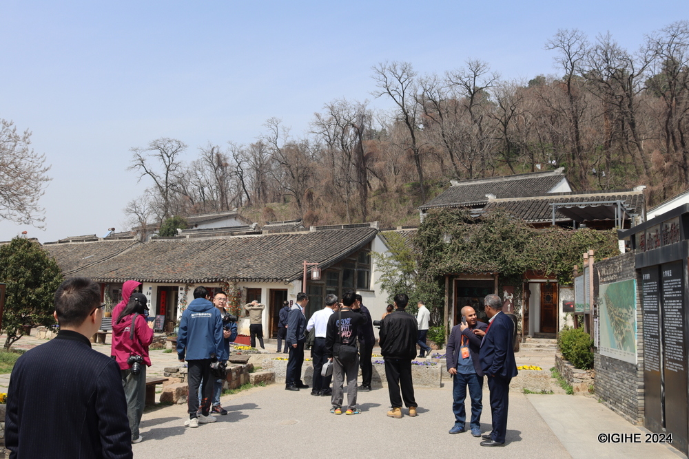 Shushan Ancient South Street in located at the foothills of Huanglong Mountain.