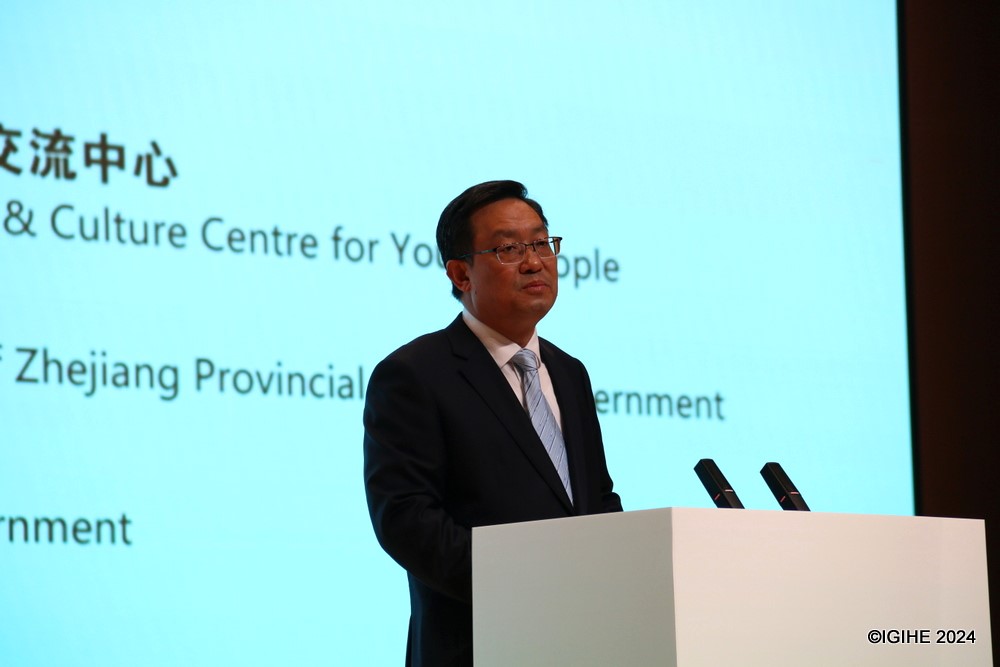 Zhu Chonglie, Secretary of the CPC Jinhua Municipal Committee delivering his remarks.  