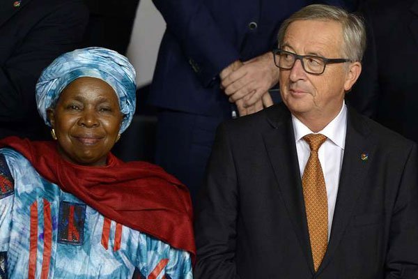 African Union Commission Chairperson Nkosazana Dlamini-Zuma (left) and European Commission President Jean-Claude Juncker during the European Union - Africa Summit on Migration, on November 11, 2015 in La Valletta, Malta.