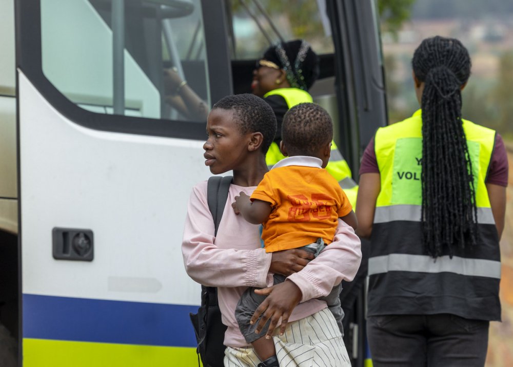 Rwanda assisted the UN in finding a means of transporting its personnel who had fled.