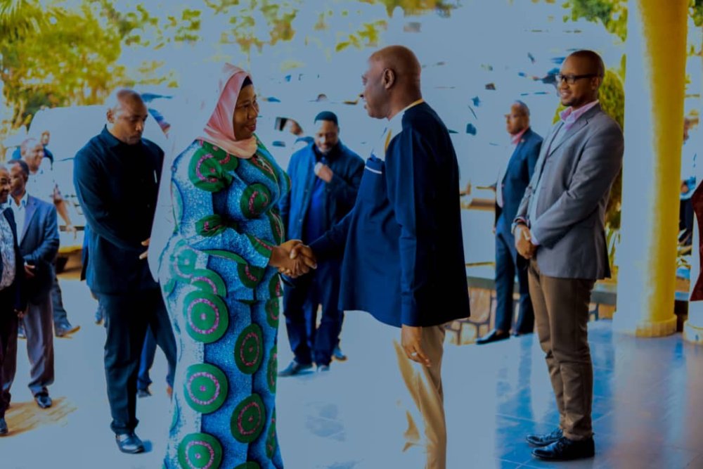 Eastern Province Governor, Emmanuel Gasana receiving his counterpart of Kagera Province, Fatma Abubakar Mwassa. 