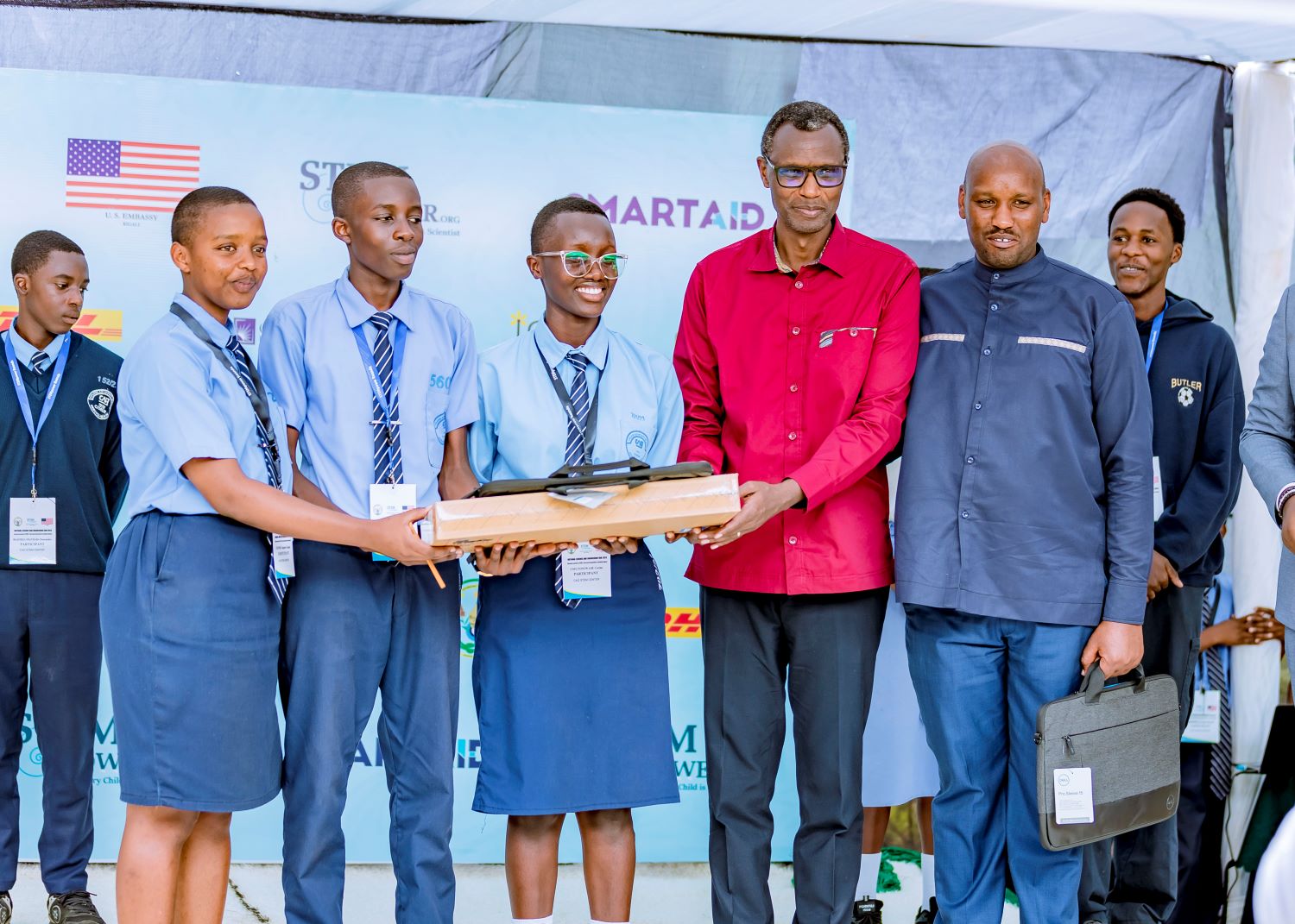 During the event held on February 14, students pitched their projects to a panel of judges, with the top 7 out of 21 competing projects receiving awards.