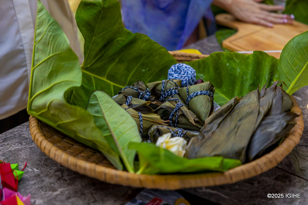 Sticky rice treats wrapped in bamboo leaves were also served in Kigali during teh celebration of Dragon Boat Festival. 