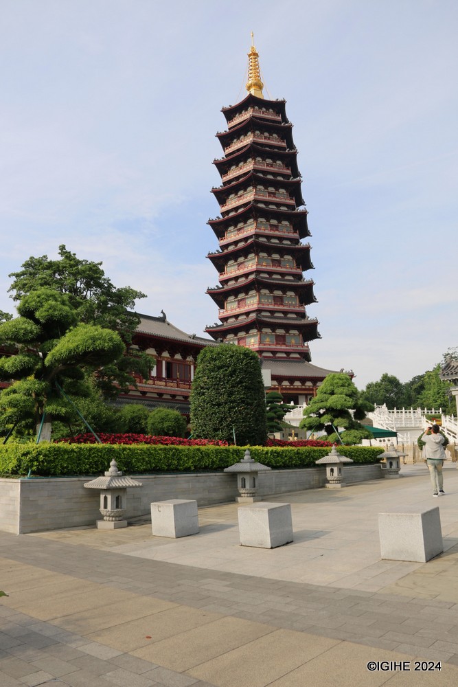 The new structure standing 99.99 meters tall, boasts hexagonal cornices with nine exterior layers and eight inner layers.