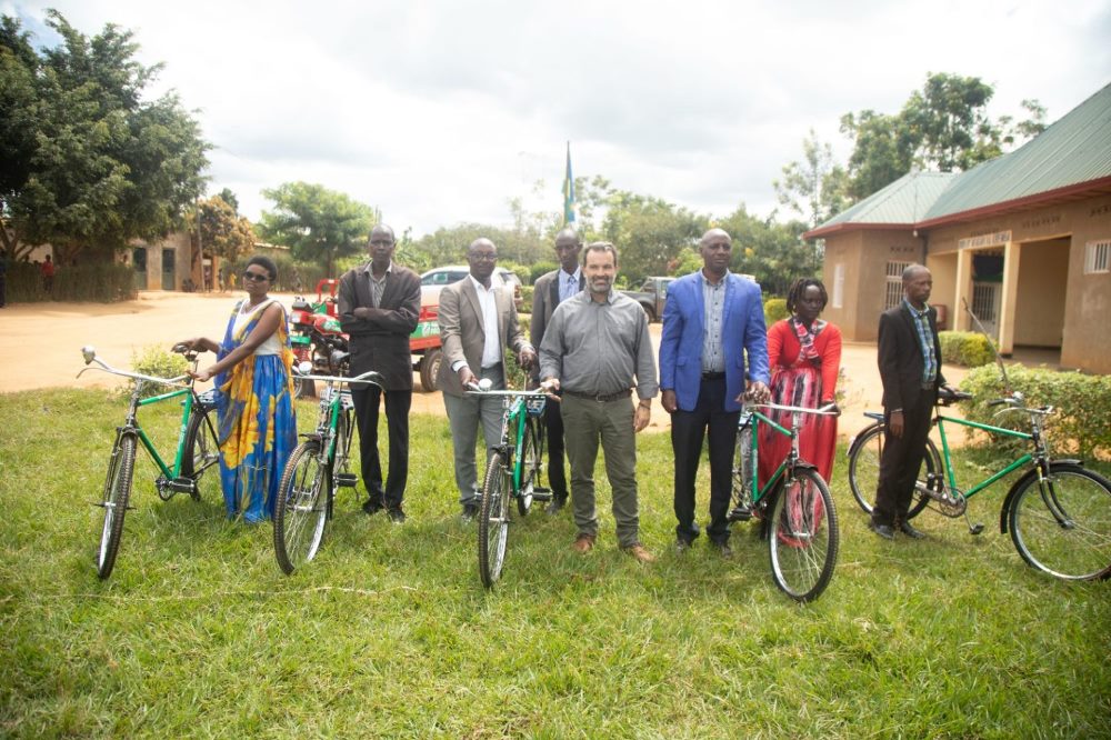 Beneficiaries together with Rotary Club representatives and Premier Bet officials. 