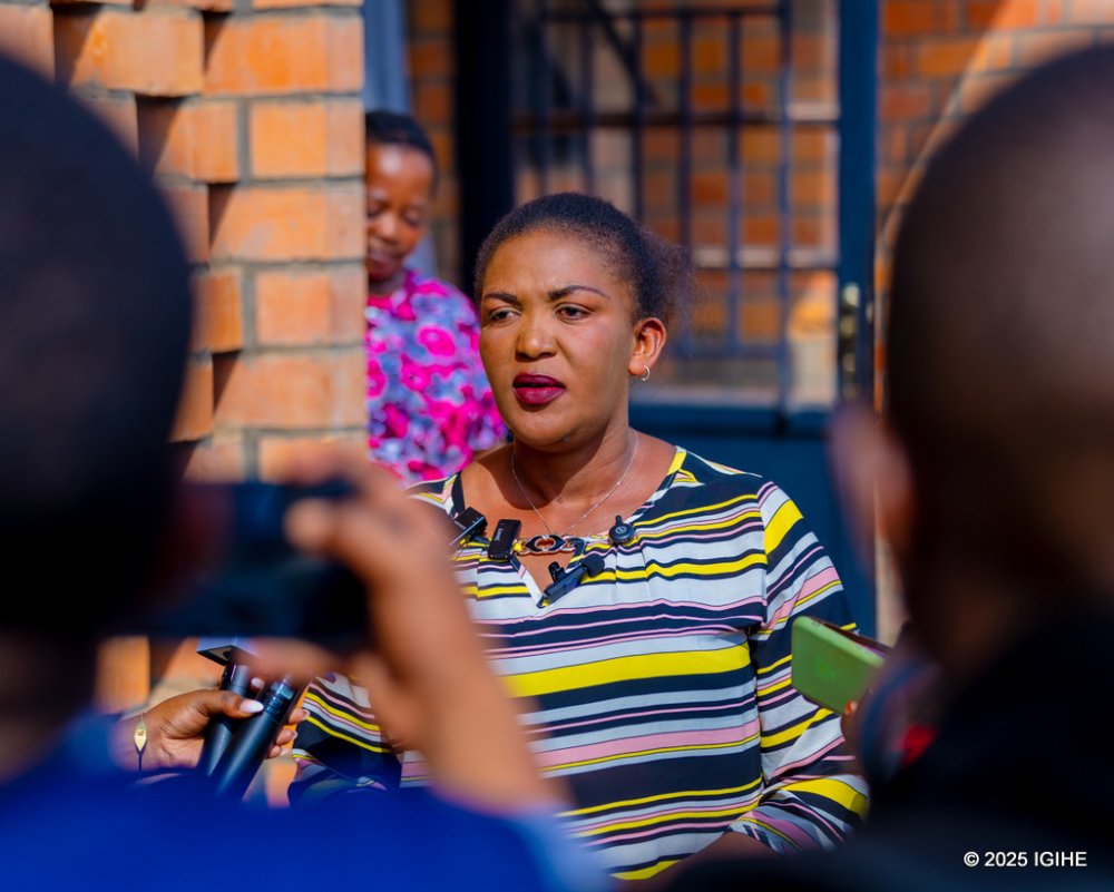 Umutoni Clarisse, a mother of seven, expressed her gratitude to President Paul Kagame for providing them with decent housing.
