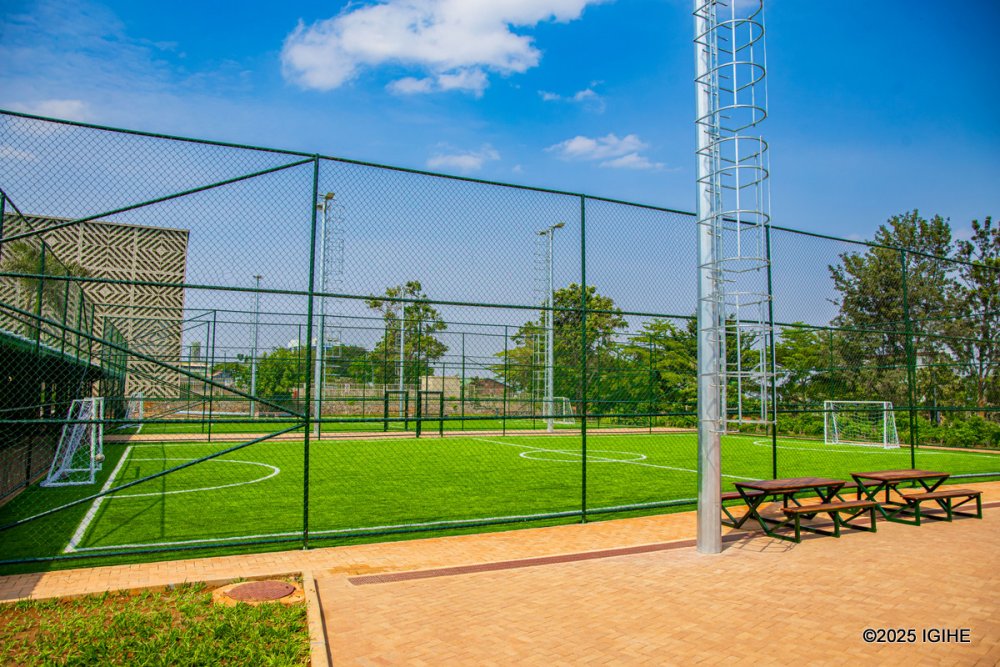 Outside, the facility includes five-a-side football pitches, a callisthenics area, children’s play zones, and open green spaces. 