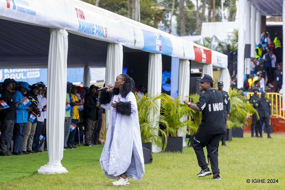 Musicians Bruce Medolie and Bwiza entertained RPF supporters at the event.