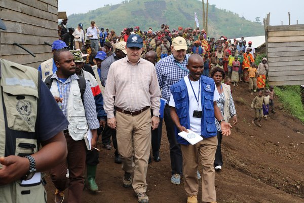 Operations Director of the Office of the Coordination of Humanitarian Affairs (OCHA), John Ging (centre), walks around the Kanaba IDP site in the Democratic Republic of the Congo (DRC) during a visit on 24 June 2016.