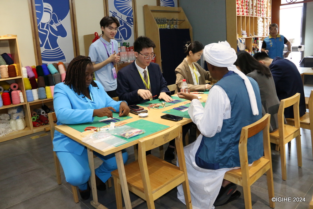 Multiple workshops have been designed to allow participants to experience traditional Chinese culture.