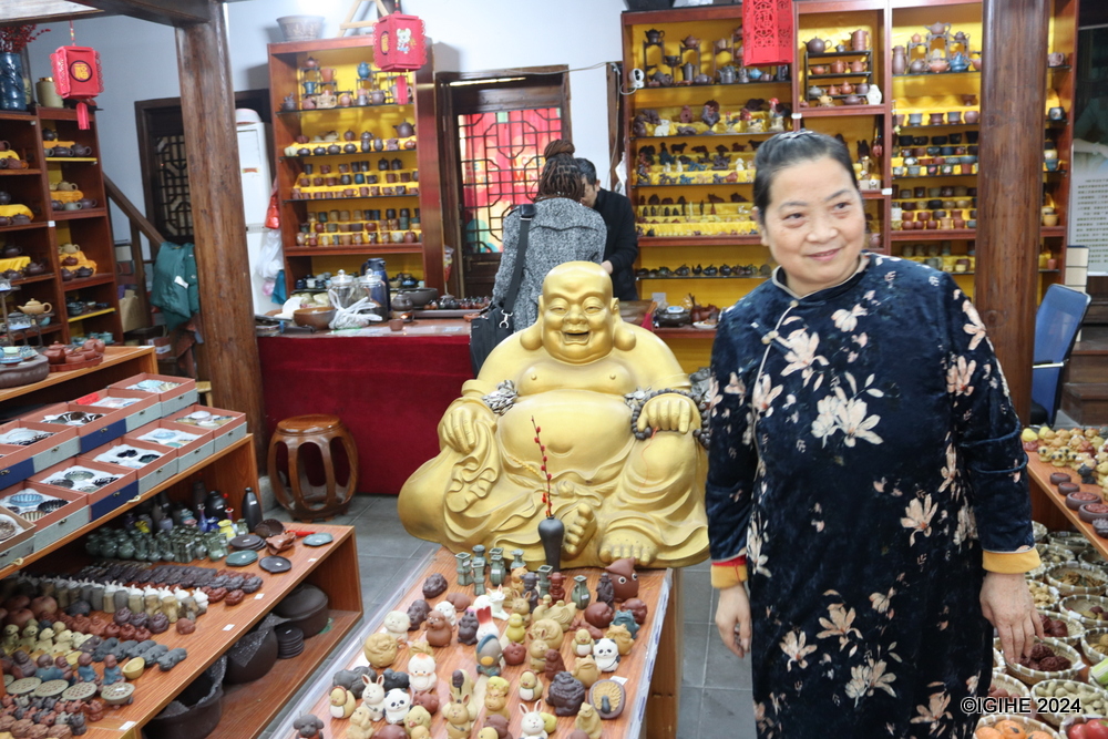 Shushan Ancient South Street's significance is further magnified by its role as the cradle of master artisans, whose unparalleled skill in crafting Yixing’s renowned purple sand pottery has been celebrated for centuries.
