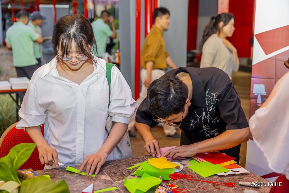 The focus of most celebrations in China involves eating zongzi (sticky rice treats wrapped in bamboo leaves), drinking realgar wine, and racing dragon boats.