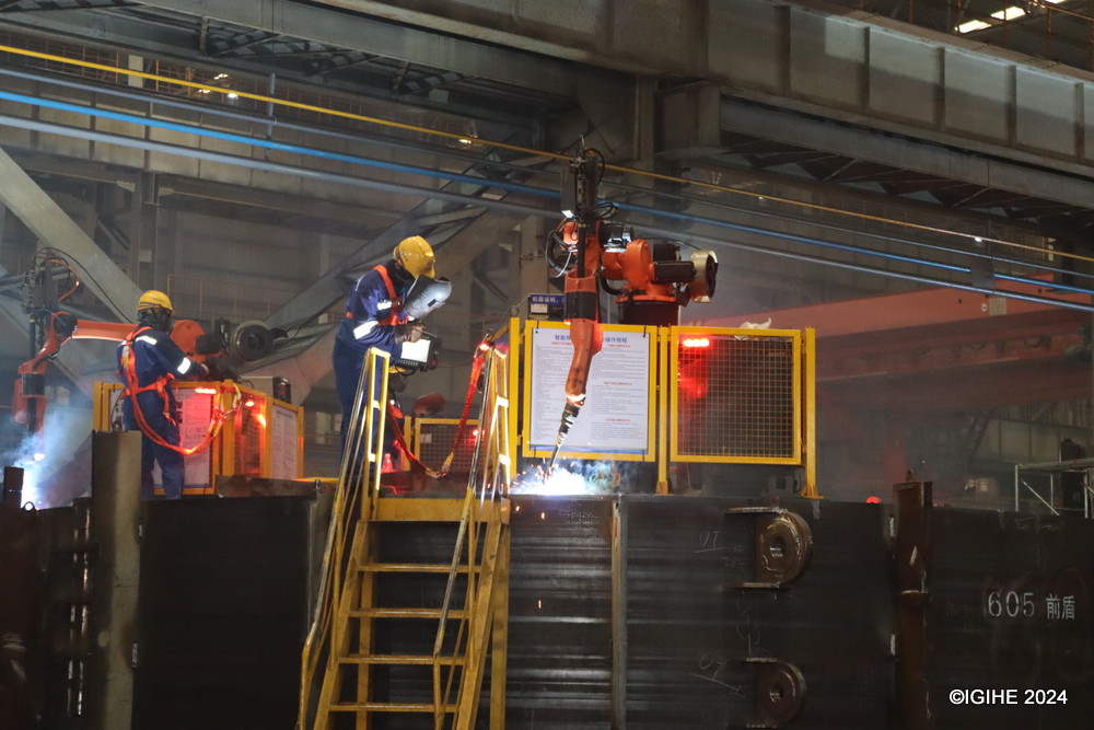 Engineers at CCCC Tianhe work on the next generation of TBMs, driving the future of tunneling technology.
