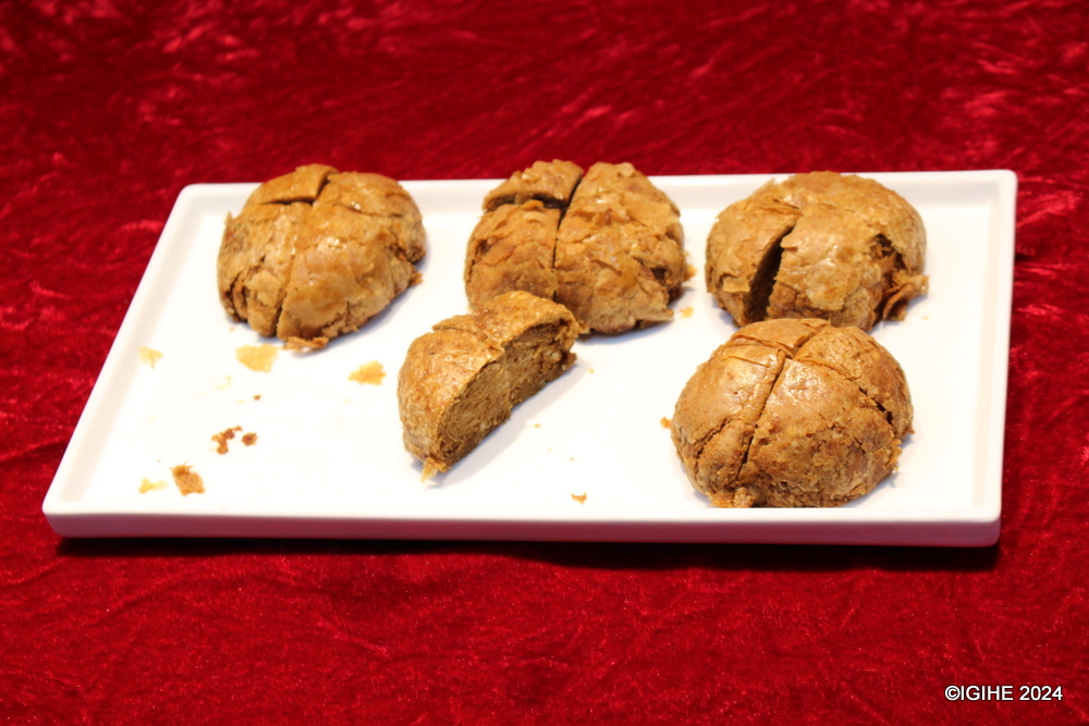 Visitors of Zixingyuan (Beijing) Food Technology Co stand chance to taste processed foods.