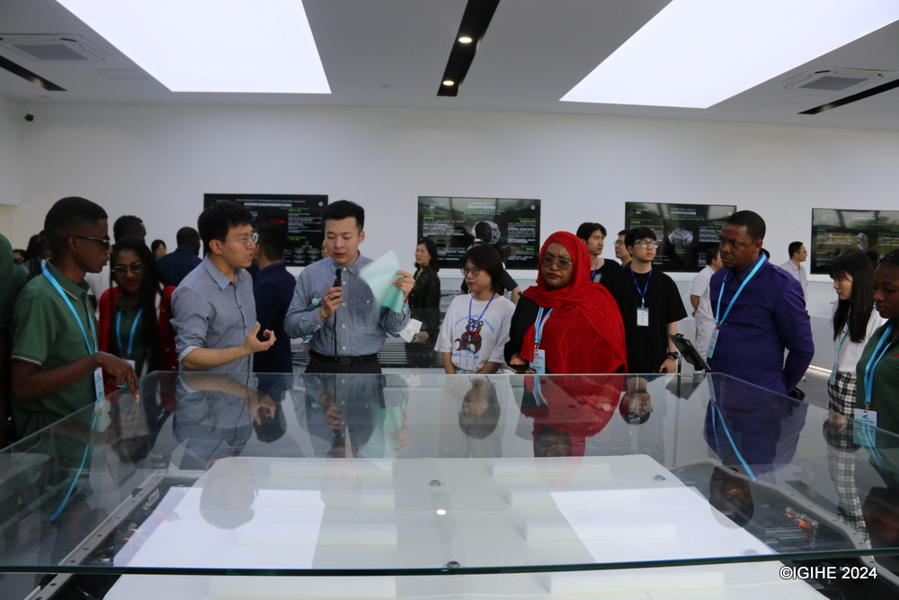 Participants of the festival on a tour at Leapmotor. 