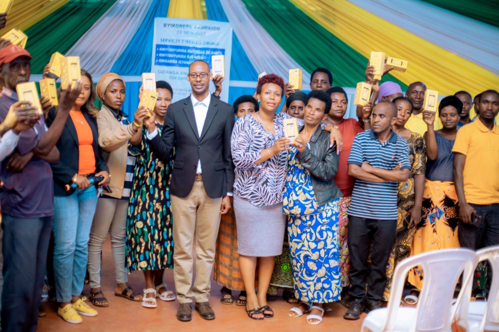A total of 156 local leaders from Musha Sector in Rwamagana District have received smartphones to help residents access vital digital services.