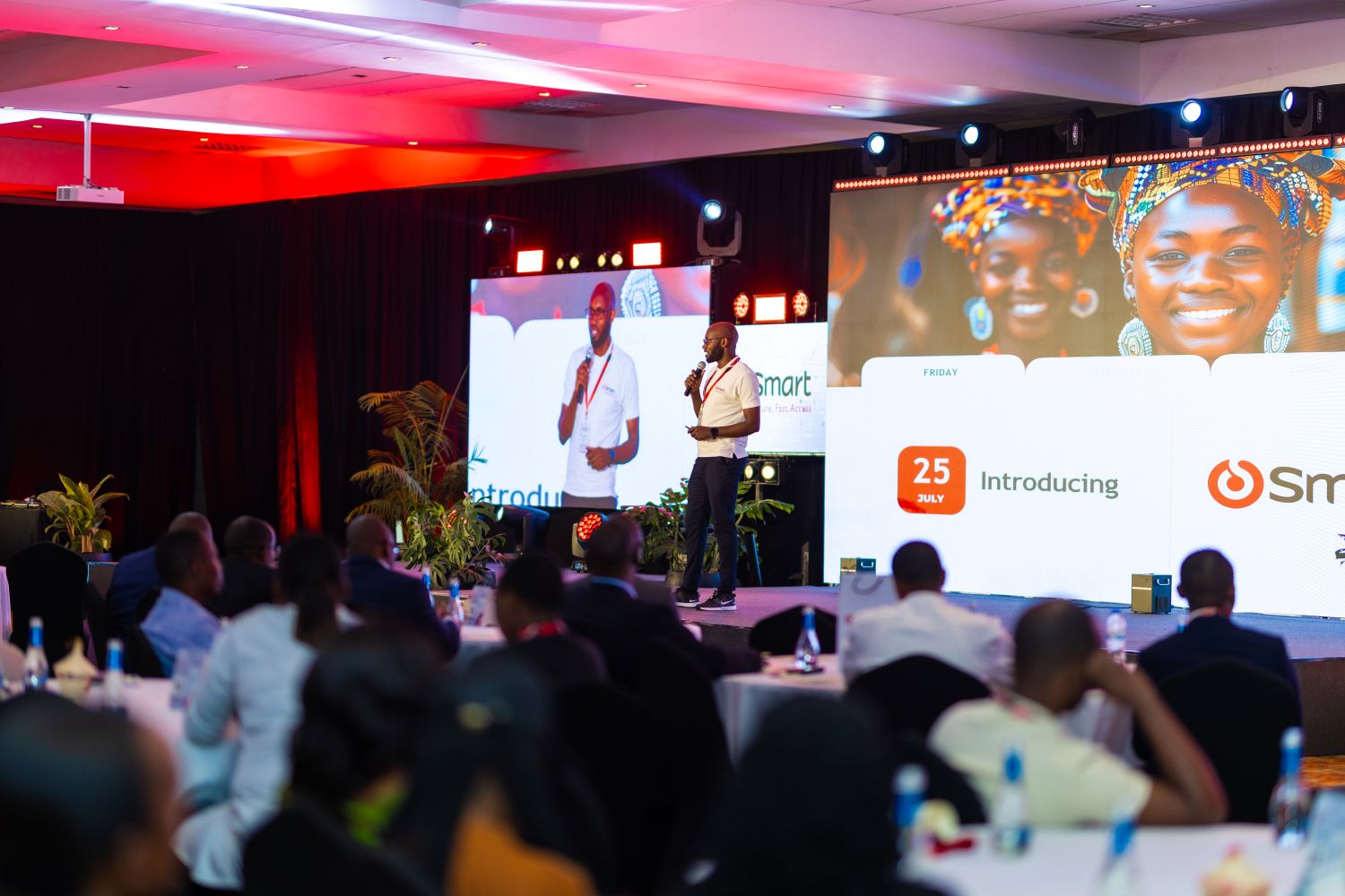 Innocent Niyonshuti, Head of IT Support Operations at Smart Applications Rwanda, also delivered a presentation on the use of the Smart Link system in Rwandan hospitals.
