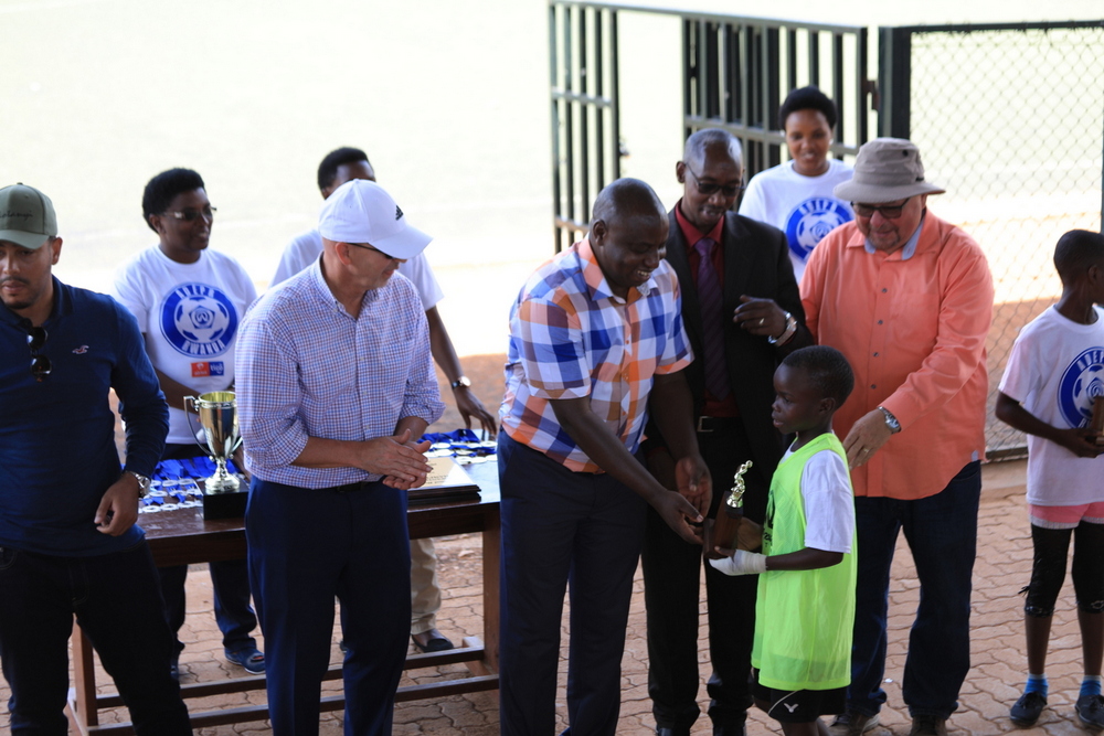 A child from the winning team receiving his prize