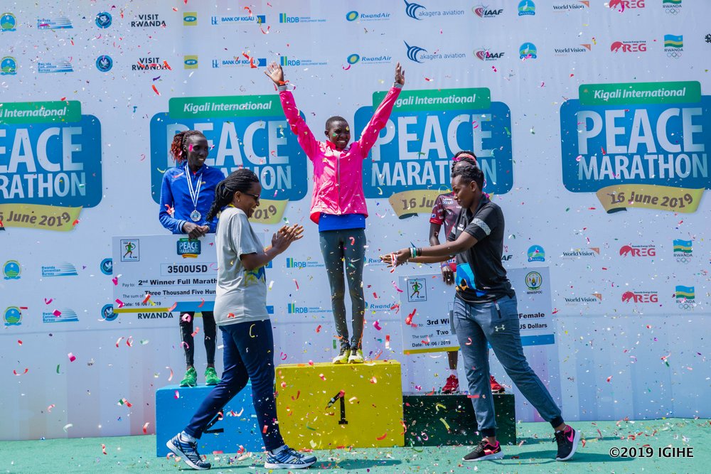 Jepchirchir Korir from Kenya won in women category