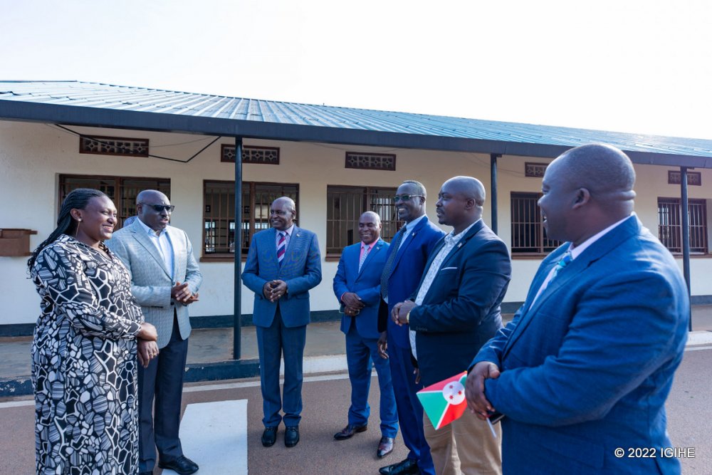 The delegation from Burundi with Rwandan officials after arriving at Nemba One Stop Border. 