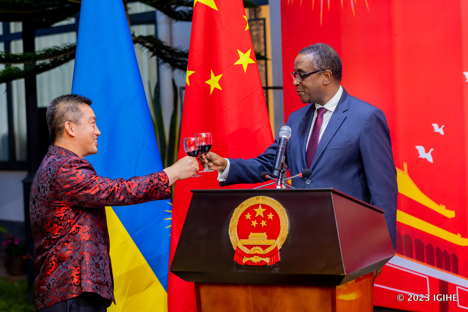Minister Biruta joining Chinese Ambassador for a toast at the event. 