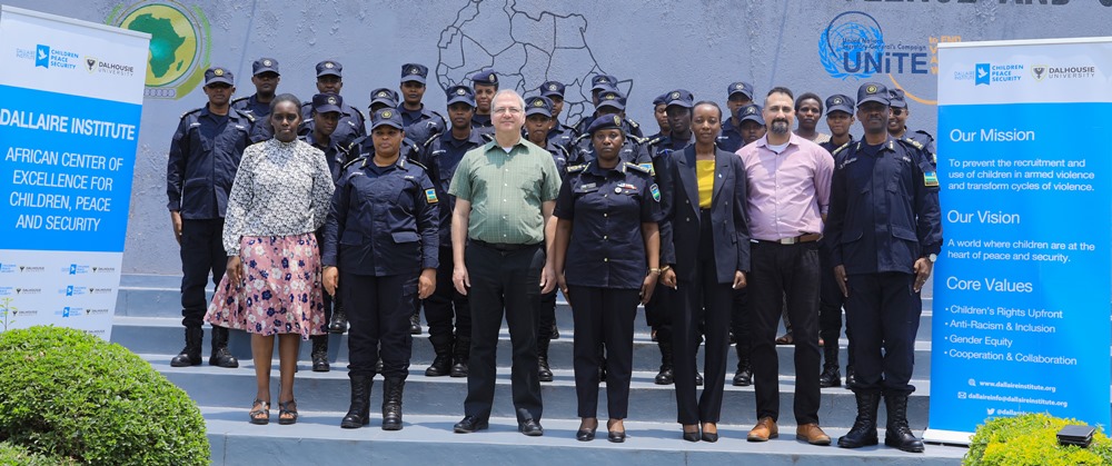 Participants in a group photo after holding roundtable discussions.