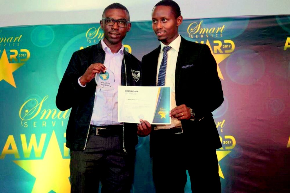 IGIHE’s Community Manager; Frederic Aimé Rangira receiving the award