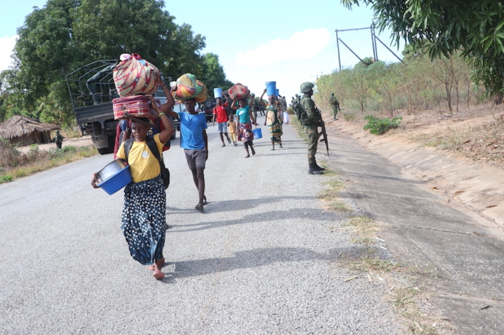 The Rwandan troops deployed in Mozambique has been helping displaced residents to return home. 