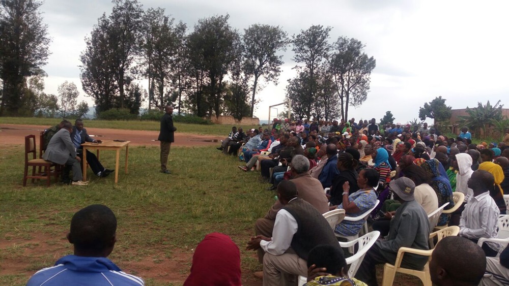 Security personnel and officials in the region have this morning held a meeting with residents to investigate masterminds of the raid.