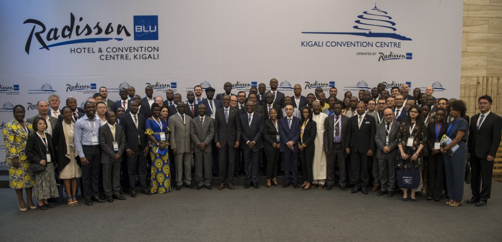 Members of the African Union Broadcasting (AUB) pose in a group photo with President Paul Kagame