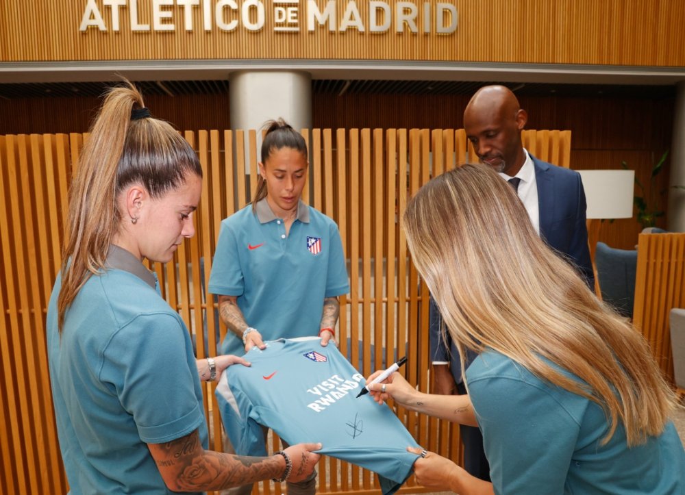 Starting next season, the branding will extend to the women’s first team training and warm-up kits and appear on the back of the official match jerseys for both teams. 