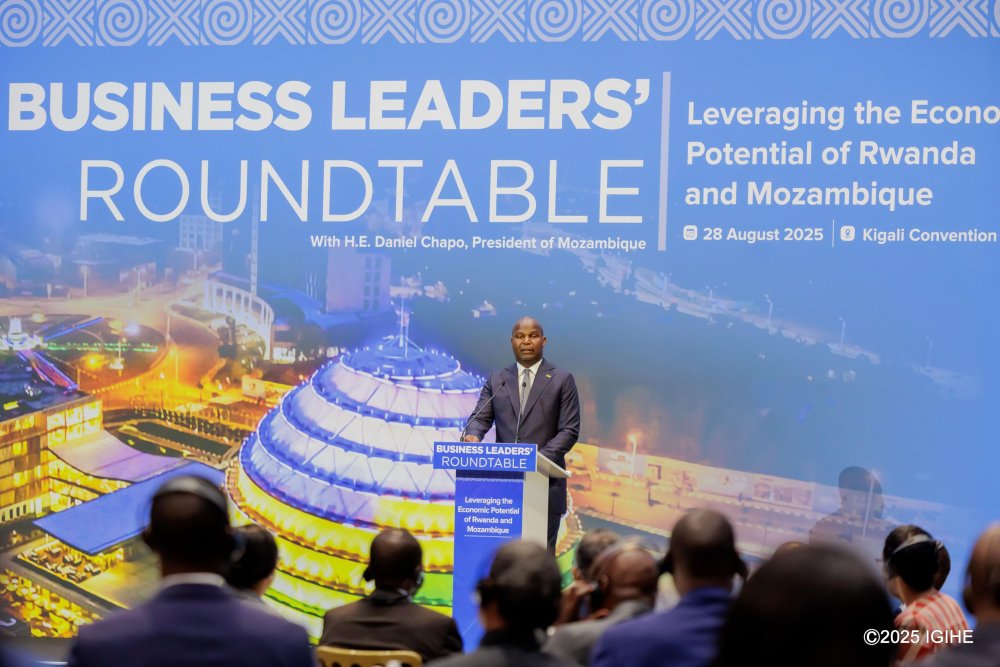 Speaking on Thursday, August 28, 2025, during a business forum with Rwanda’s private sector, President Chapo shared that his journey to Kigali required a stopover in Addis Ababa, describing the detour as unnecessary and a hindrance to closer cooperation.