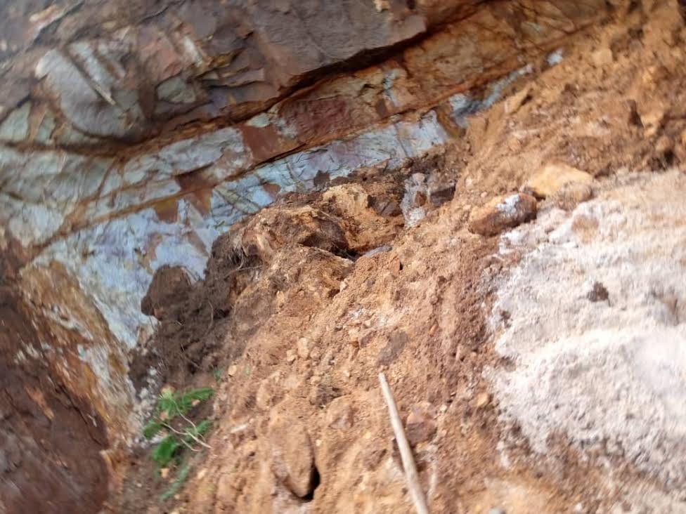 The mayor of Burera district, Marie Chantal Uwanyirigira has confirmed that the man died as he along with colleagues dug up sand in unlicensed sandpit. 