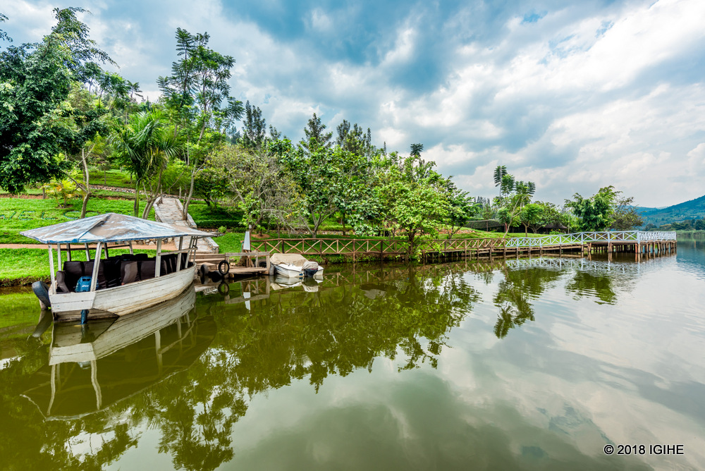 Lake Muhazi's sense of Isolation, far from being unpleasant, is perfectly made for night escapades, weekend en couples and honeymoons