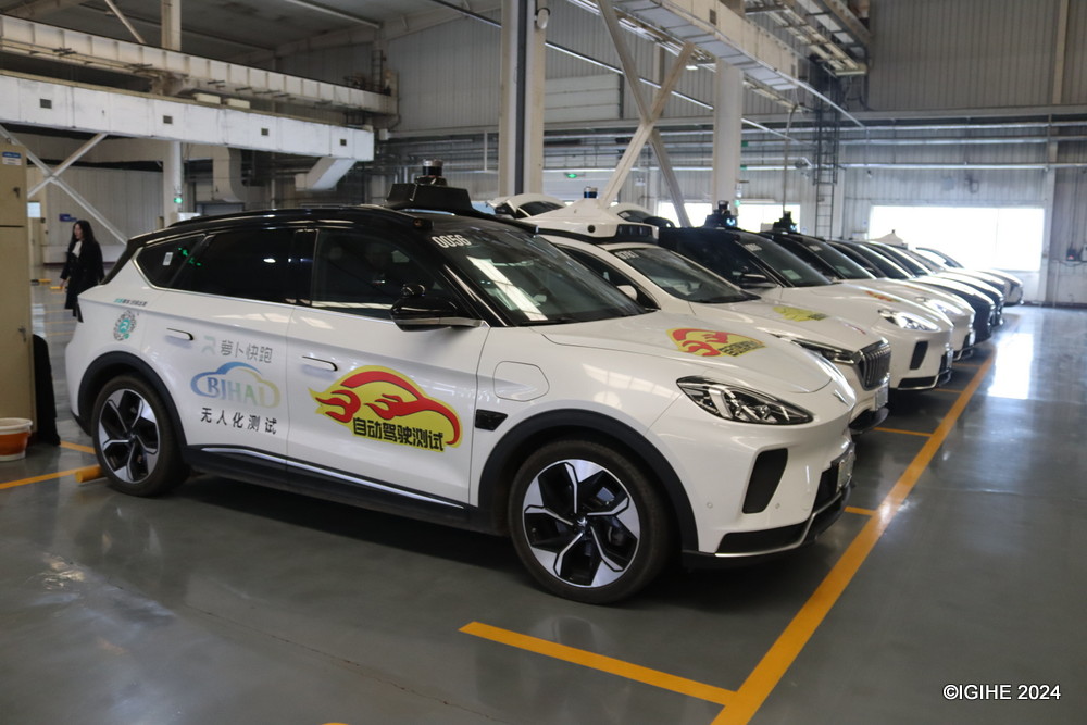 A visit to the showroom is also an opportunity to experience a trial ride of the Apollo Go robotaxi. 