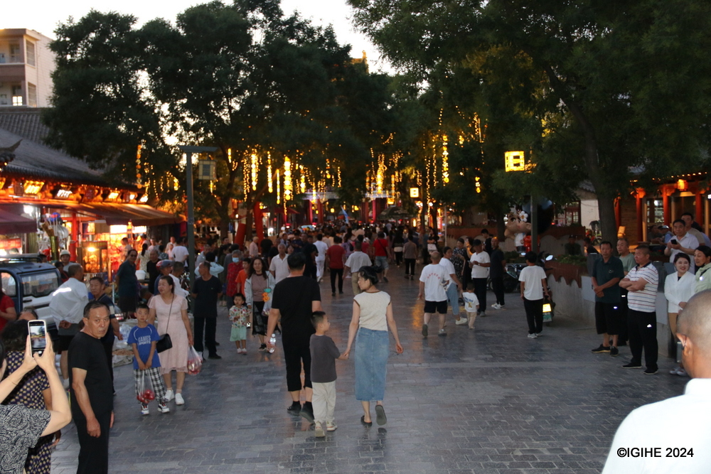 Walking along Yulin Pedestrian Street is akin to taking a journey back in time.