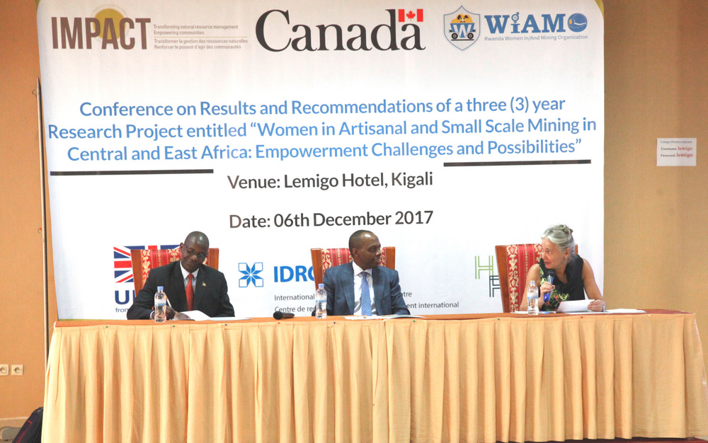 Robinson Mugisha from MIGEPROF(left) with Rwanda Mines Board Chief Executive Officer, Mr. Francis Gatare (center) and the Coordinator of the research, Gisèle Eva Côté
