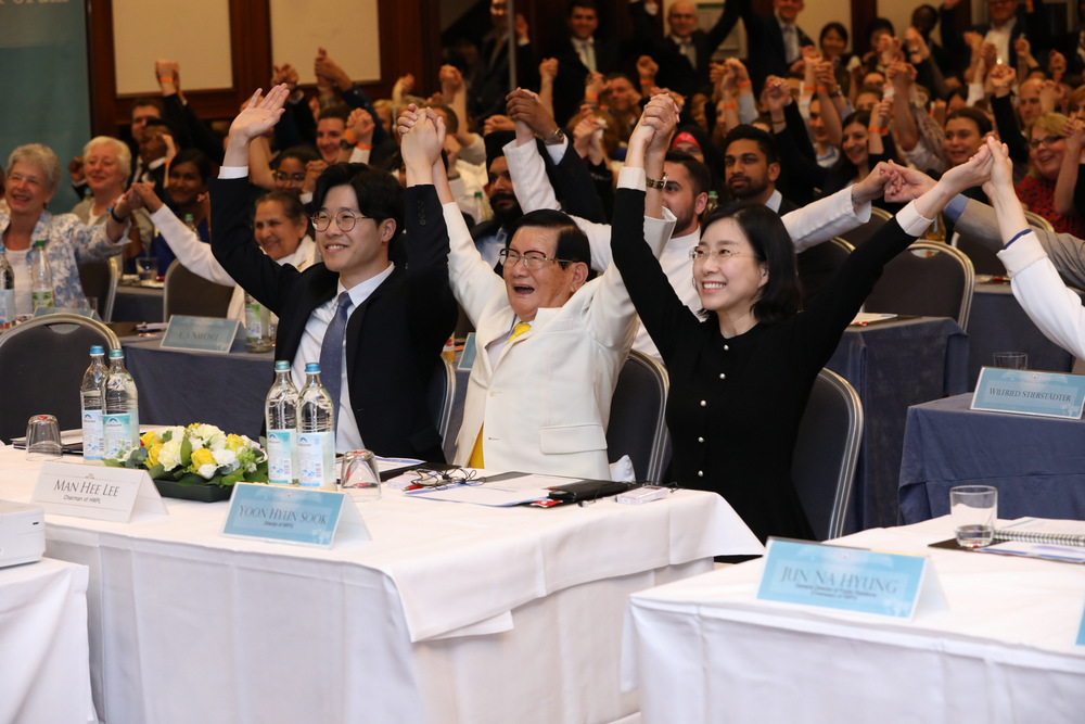 Participants taking a group Photo during the forum