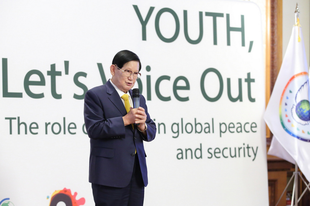 Chairman Lee of HWPL is delivering a speech to Youth in Romania